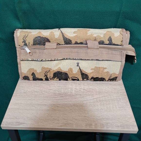 Benjamin Jordan Safari Tapestry Travel Bag with Wheels - Picture 15 of 16